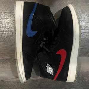 Jordan 1 Mid ‘Multicolor Swoosh Black’
Size 7.5